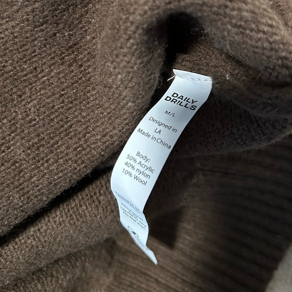 Daily Drills Oversized V-Neck Sweater - Coco Brown Size M/L - Picture 7 of 8